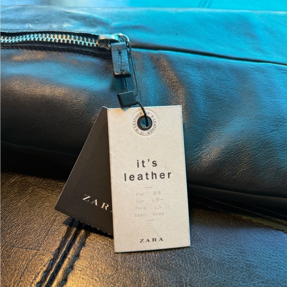 Zara black leather over-the-knee boots with a low lug sole Zipper and buckles. - Picture 6 of 6